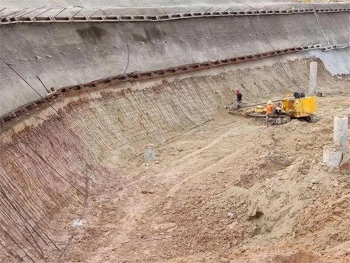 阿合奇基坑边坡加固